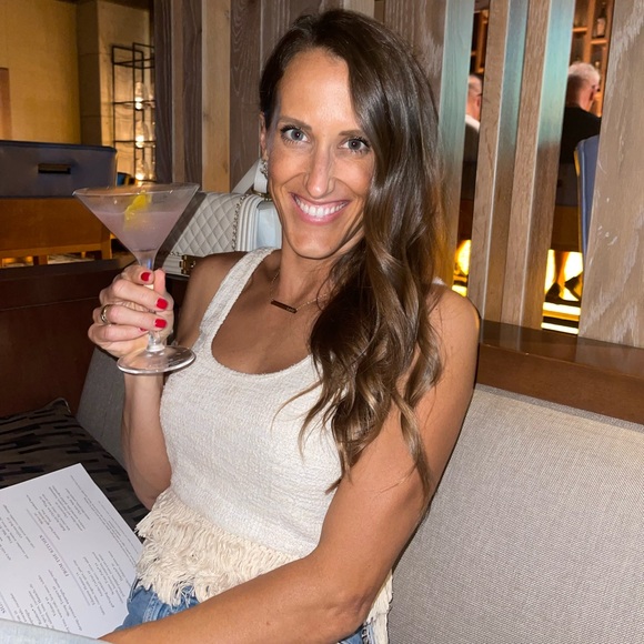 Meet your Posher, Lauren - Picture 3 of 5